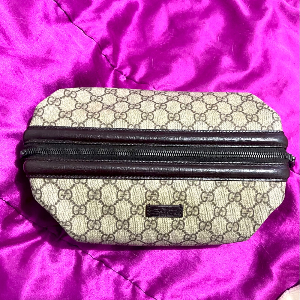 Gucci GG Supreme Tick Makeup/Toiletry Bag - Picture 3 of 17